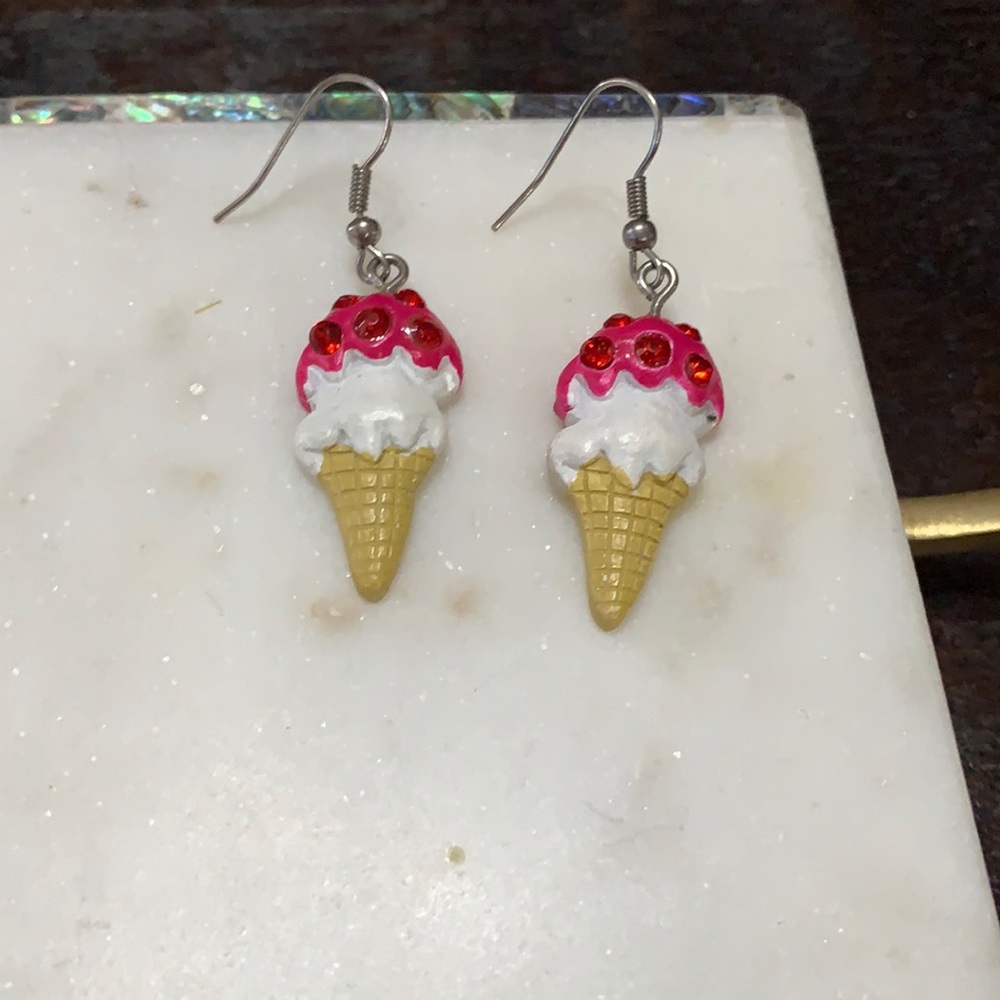 Claires summer novelty pink ice cream cone lightweight earrings